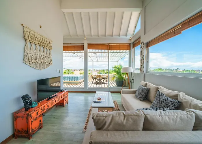 Private Penthouse With Sunset Views アパート スミニャック